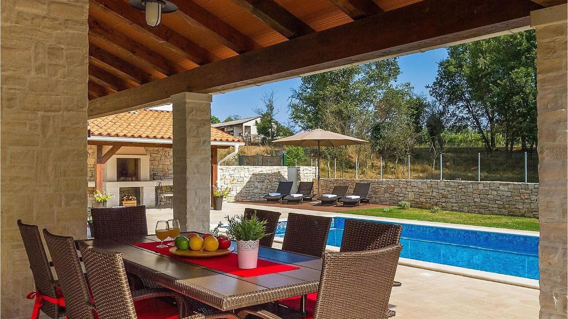 Villa Natasha Ruzici  بيت للعطل